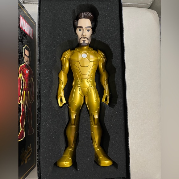 NWB - Funko x Marvel x VeVe Funko Gold 18” Iron Man Collectible - Gold 1/450 - Picture 5 of 11